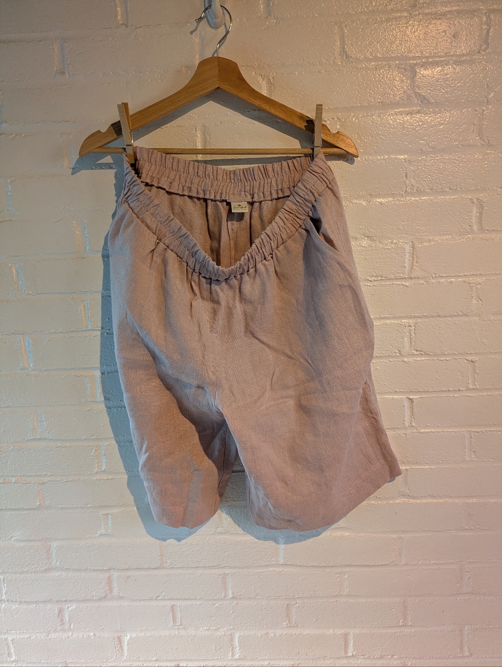Relaxed 100% Linen Women’s Shorts in Light Mauve
